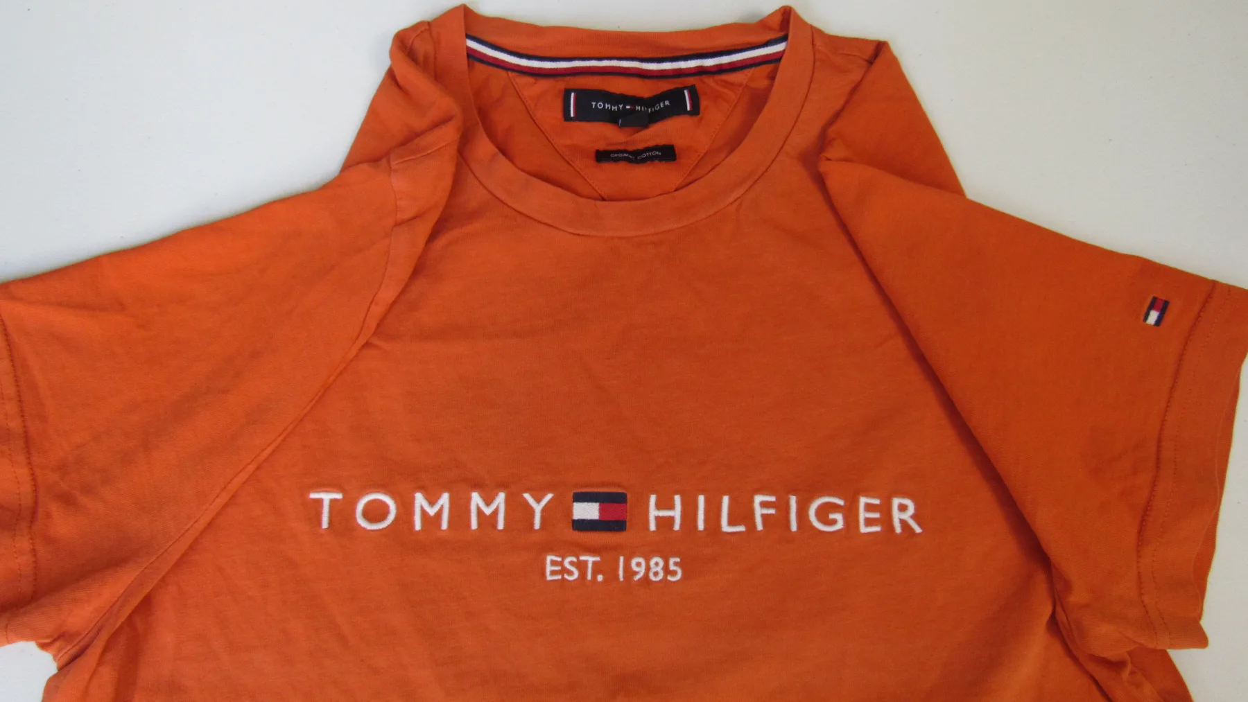 T-shirt tommy hilfilger d’occasion – vue 2