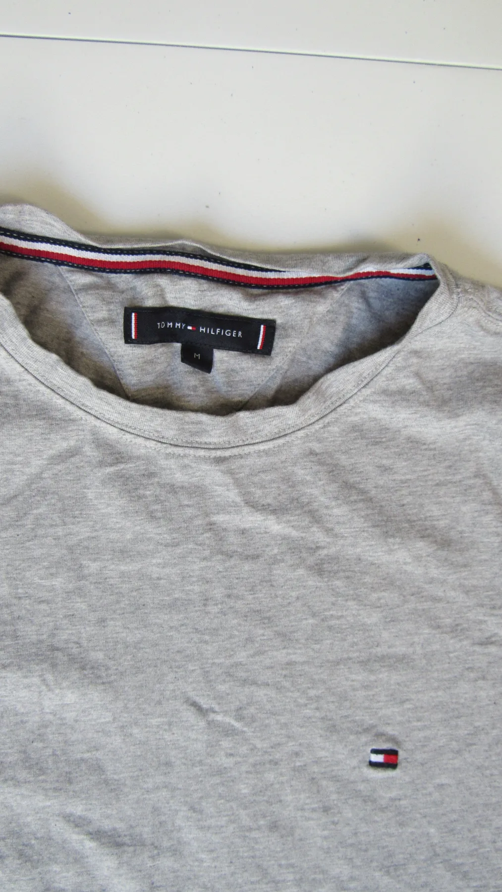 Tshirt Tommy Hilfiger d’occasion – vue 2