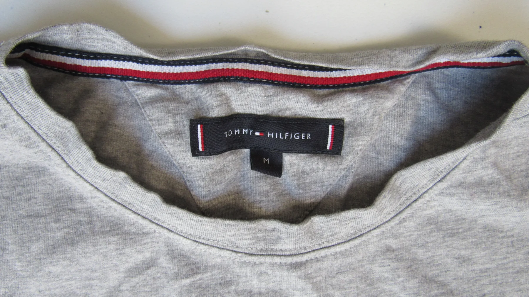 Tshirt Tommy Hilfiger d’occasion – vue 3